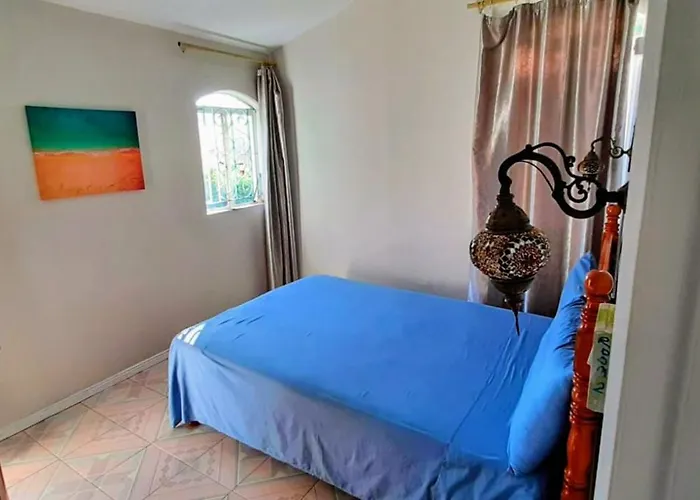 4Beds- Beachfront Bungalow
