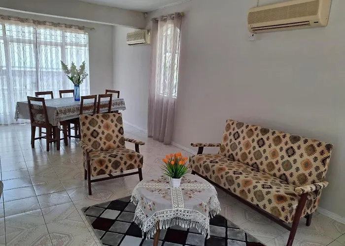 4Beds- Beachfront Bungalow
