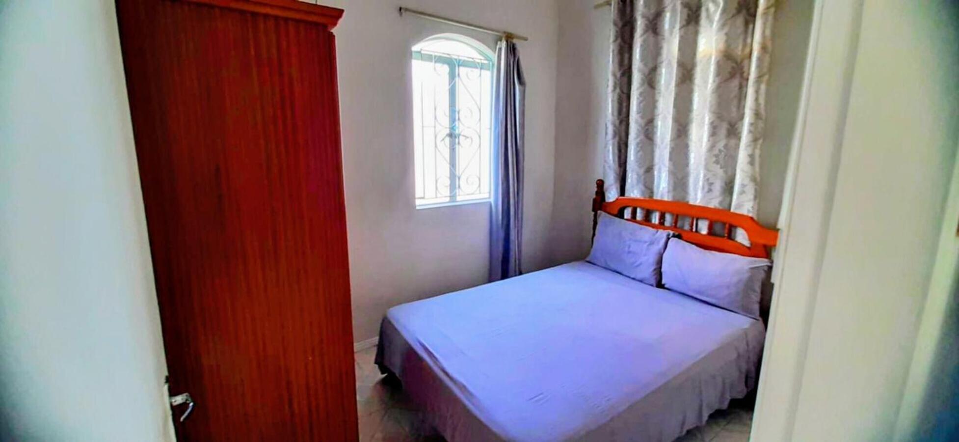 4beds- Beachfront Apartment