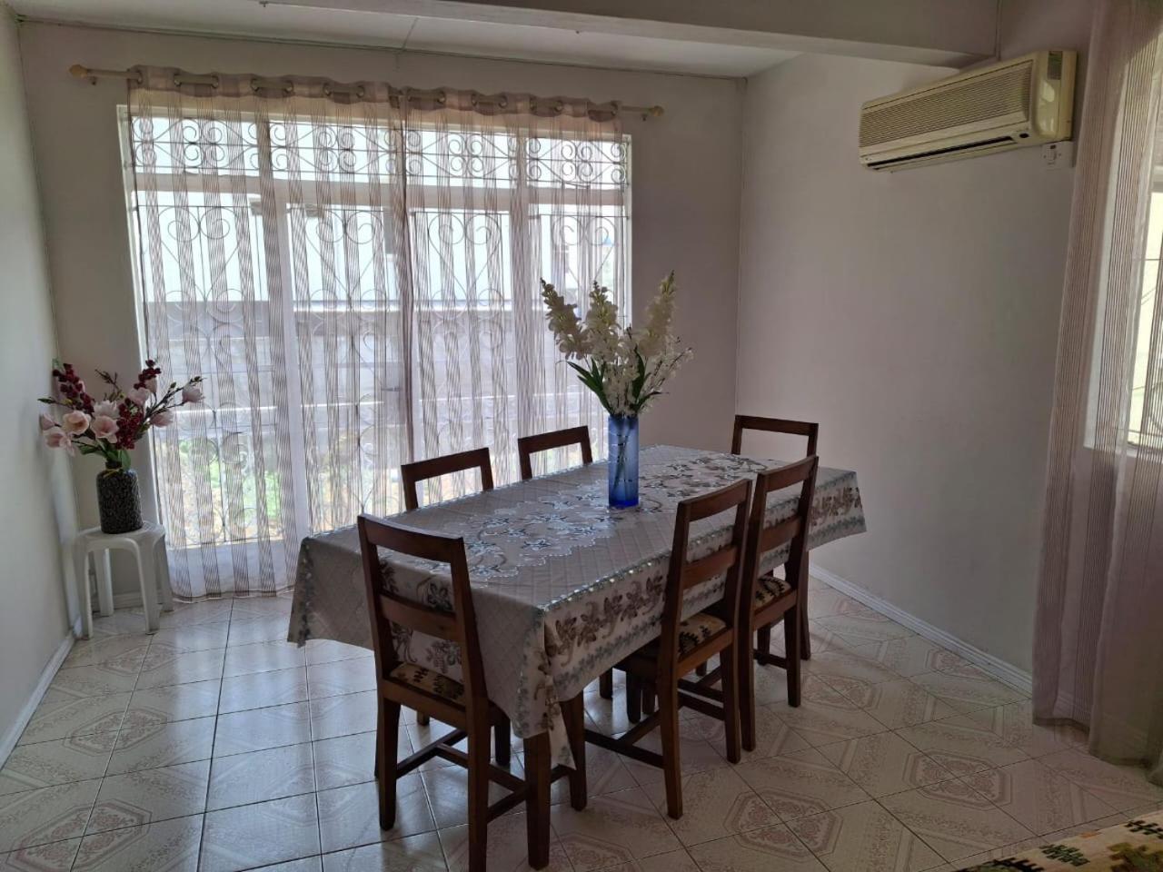 4beds- Beachfront *