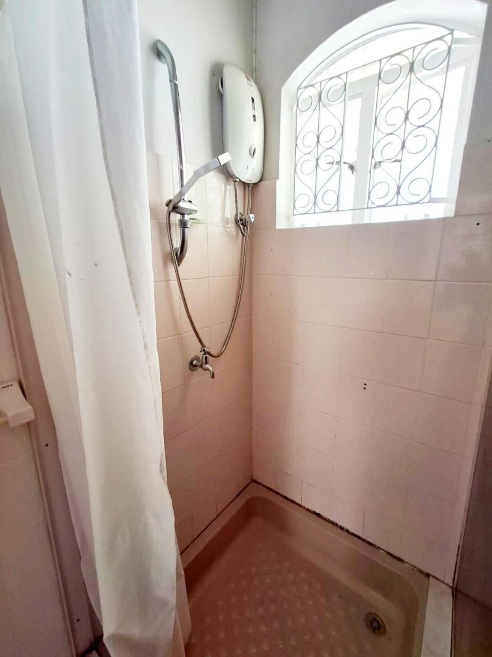 4beds- Beachfront Apartment *